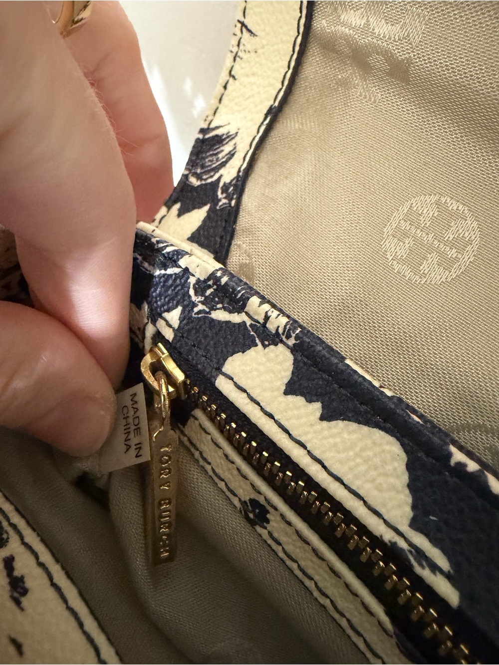 Tory Burch Navy Floral Chain Shoulder Bag - Picture 13 of 16